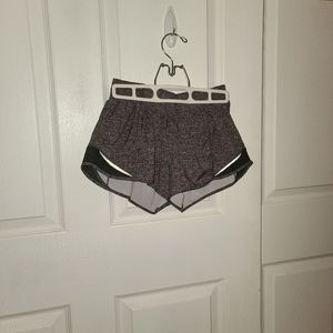 Lululemon Hotty Hot Shorts 2.5